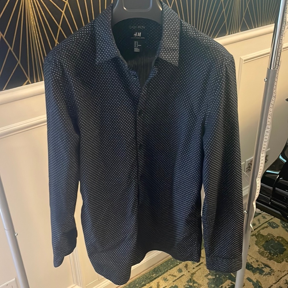 Men’s slim fit patterned navy dress shirt